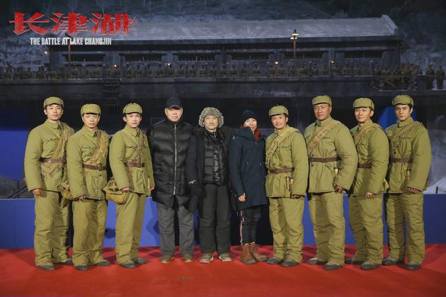 朱亞文談《長津湖》合作易烊千璽 連夸“非常棒”