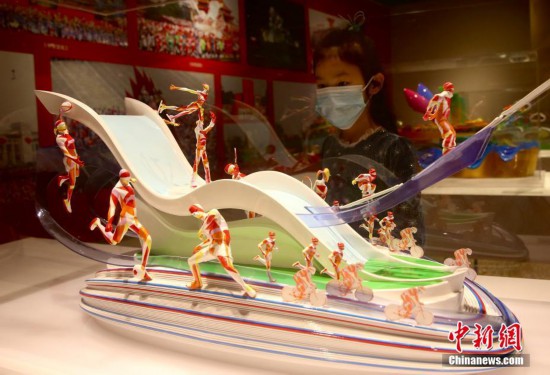 國家形象藝術設計成果邀請展吸引市民參觀