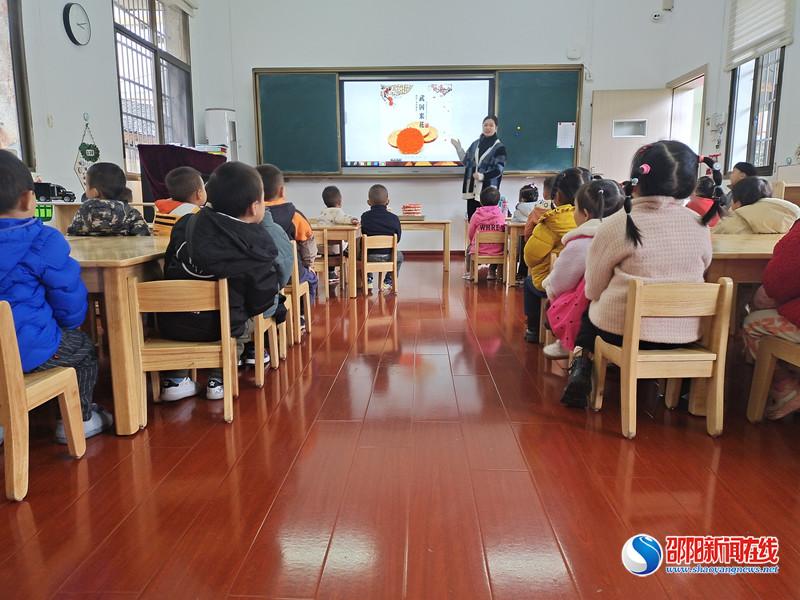 武岡市幼兒園開展“我愛家鄉的美食” 傳統文化教育實踐活動
