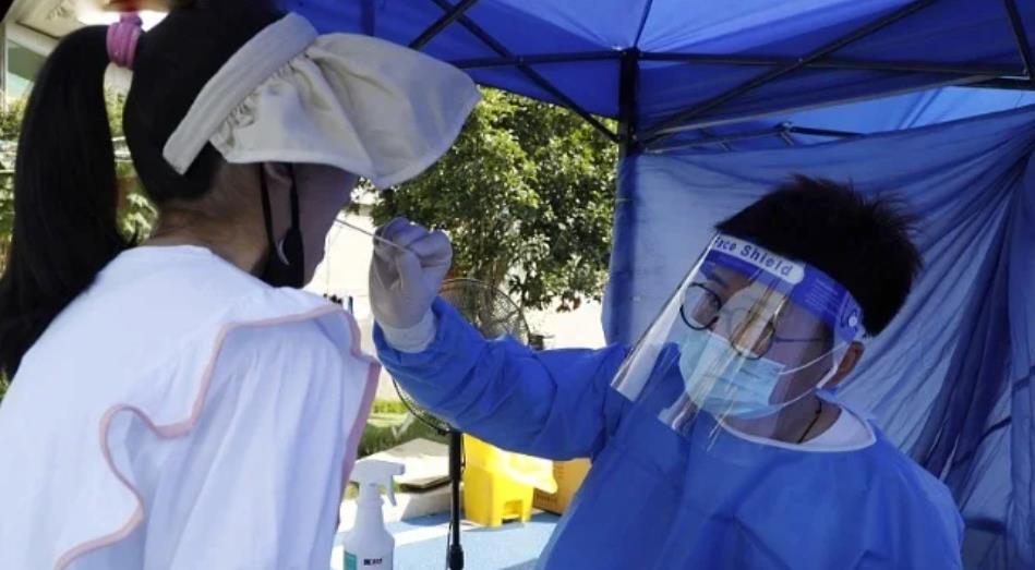 南昌:室外采樣人員不再穿防護服 一小時換崗