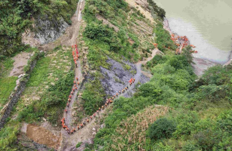  四川瀘定醫療專家：情況比想象嚴重 當地退休的醫生都回來了