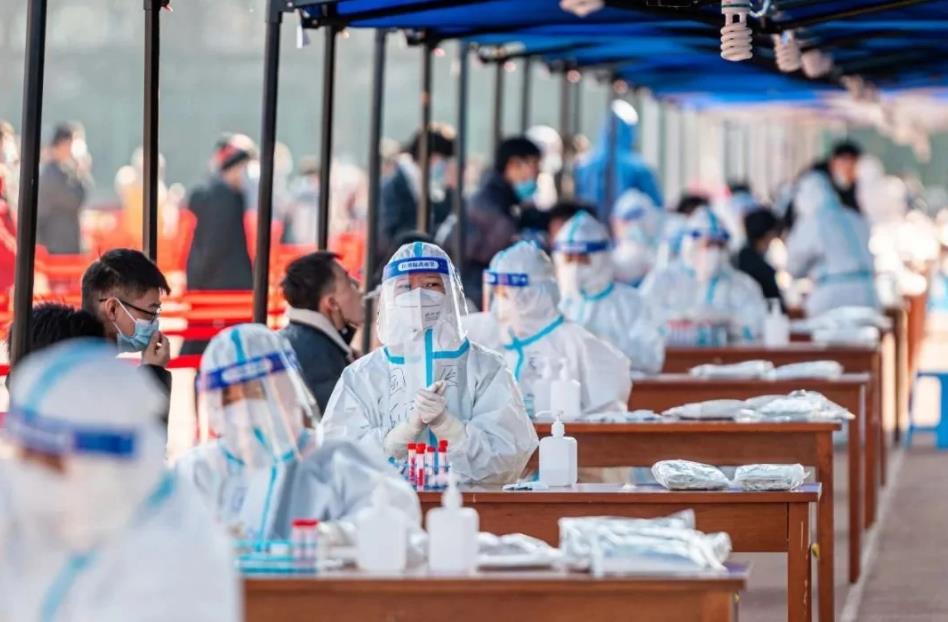 現階段可以放開疫情管控嗎？放開后果如何？權威解答