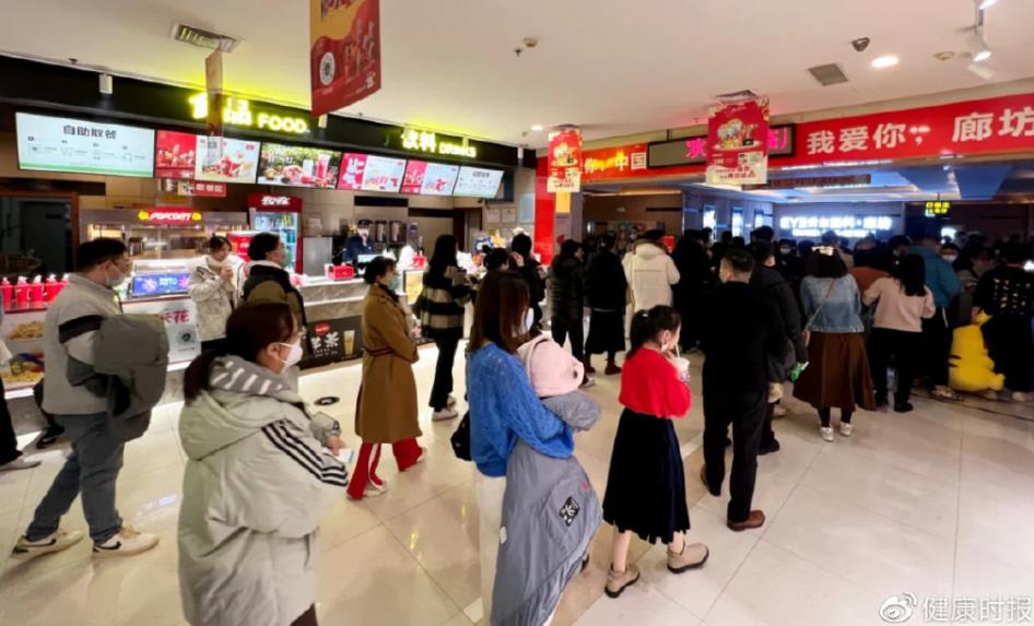 春節觀影、全家游、逛廟會…2023年味回歸