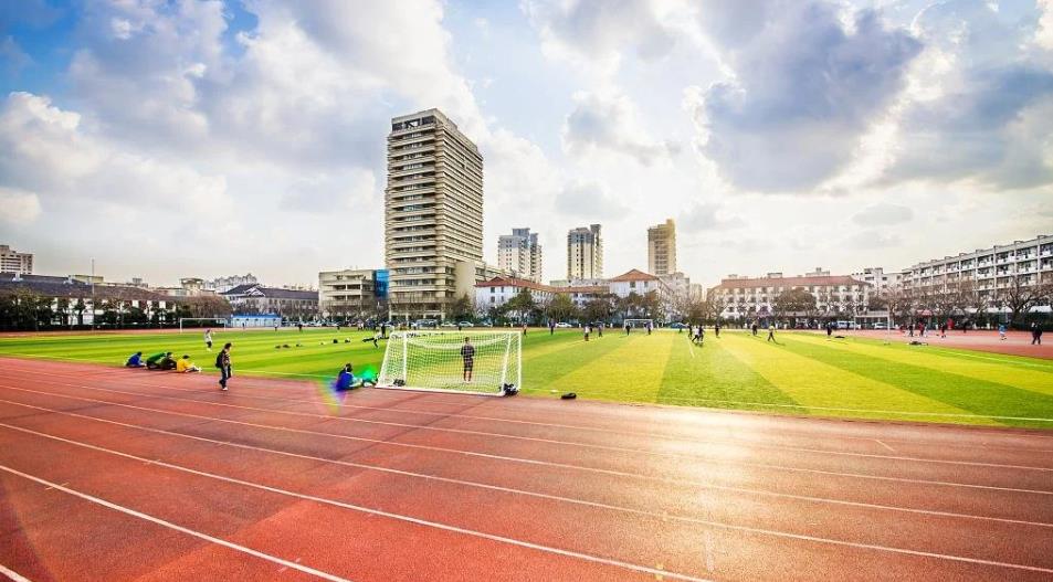 多所高校發布返校須知，部分明確家長及校外無關人員不準入校