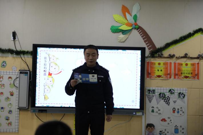 酉陽自治縣鐘多幼兒園開展防范打擊電信網絡詐騙宣講活動