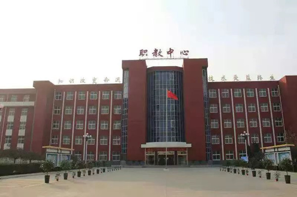 筑牢防溺水安全屏障,守護學生生命安全——泊頭市職教中心舉行防溺水應急搶救暨心肺復蘇知識培訓