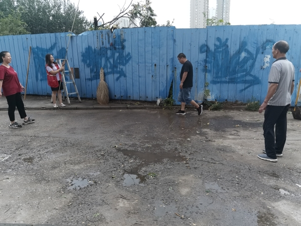 山西太原:狂風驟雨吹斷樹 緊急處置不停歇