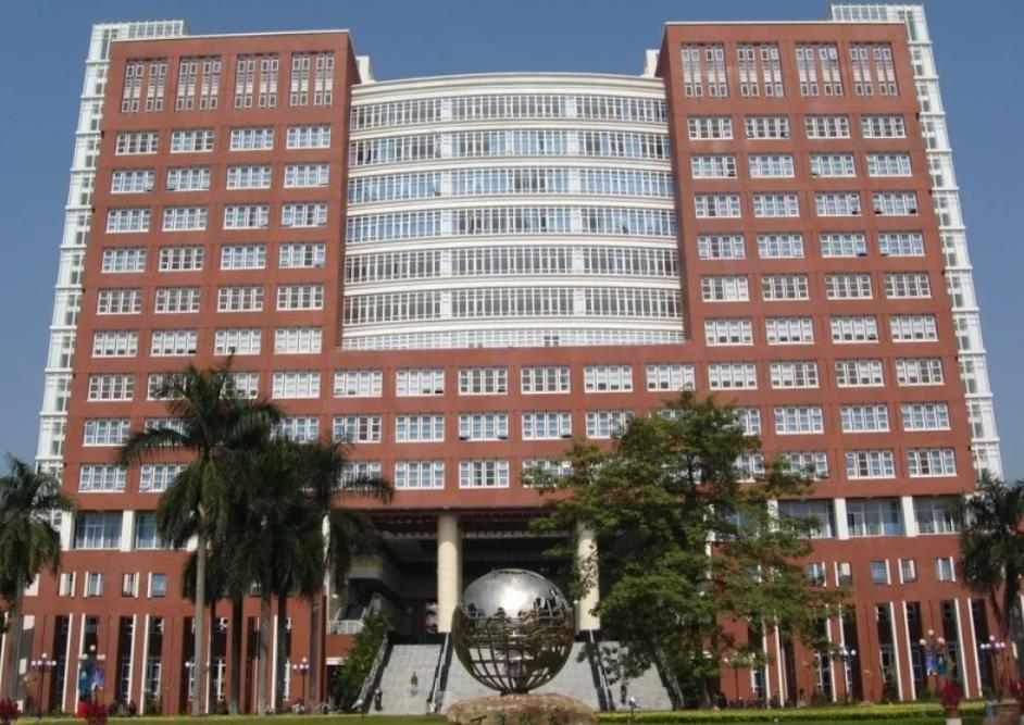 暨南大學81名大一新生放棄入學資格，“先看學校再看專業”過時了嗎？