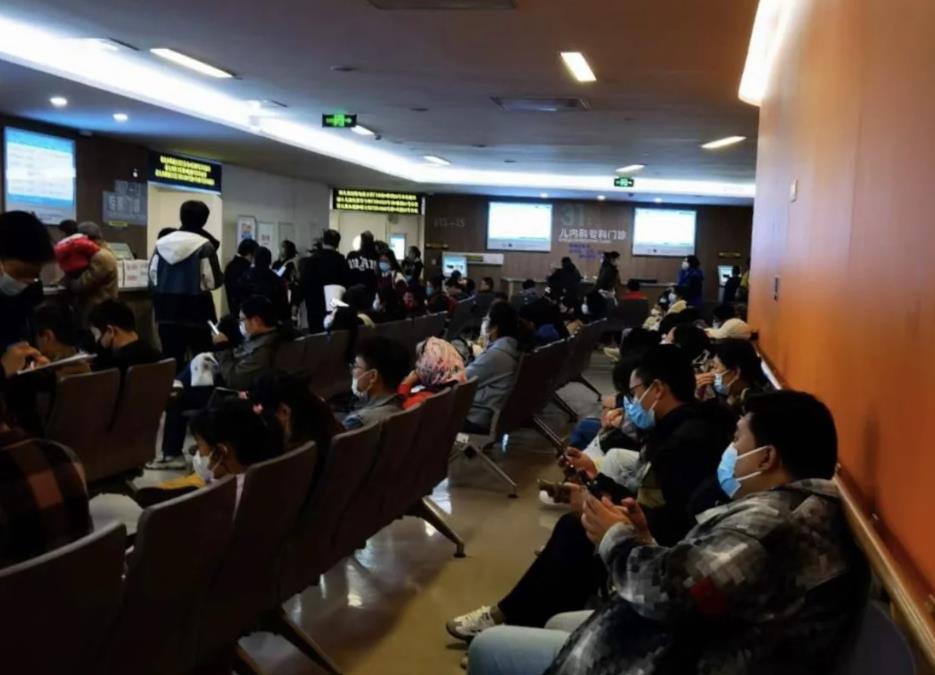 兒童醫院人滿為患，中國報告兒童呼吸道疾病感染增多！世衛組織提醒密切監測