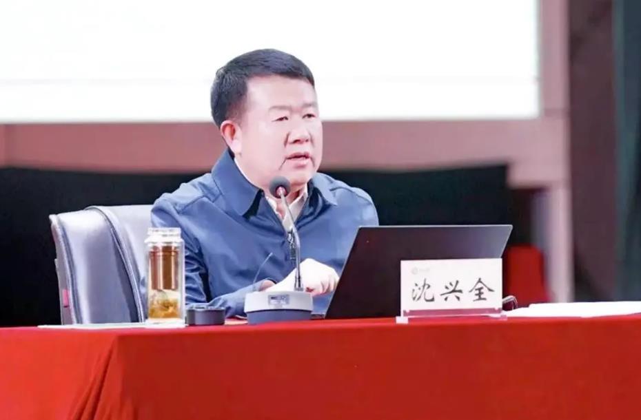 63歲“網紅校長”鄭強卸任，此前被誣陷婚內出軌包養情婦，造謠者已被抓