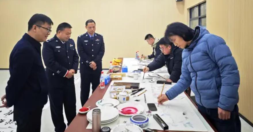 揚州邊檢站開展“瀚墨迎新春 書香潤警心”書畫家進警營活動