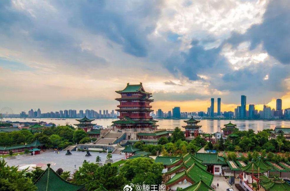 “南昌C位”滕王閣今日限流,假期前四天已迎客40萬人次