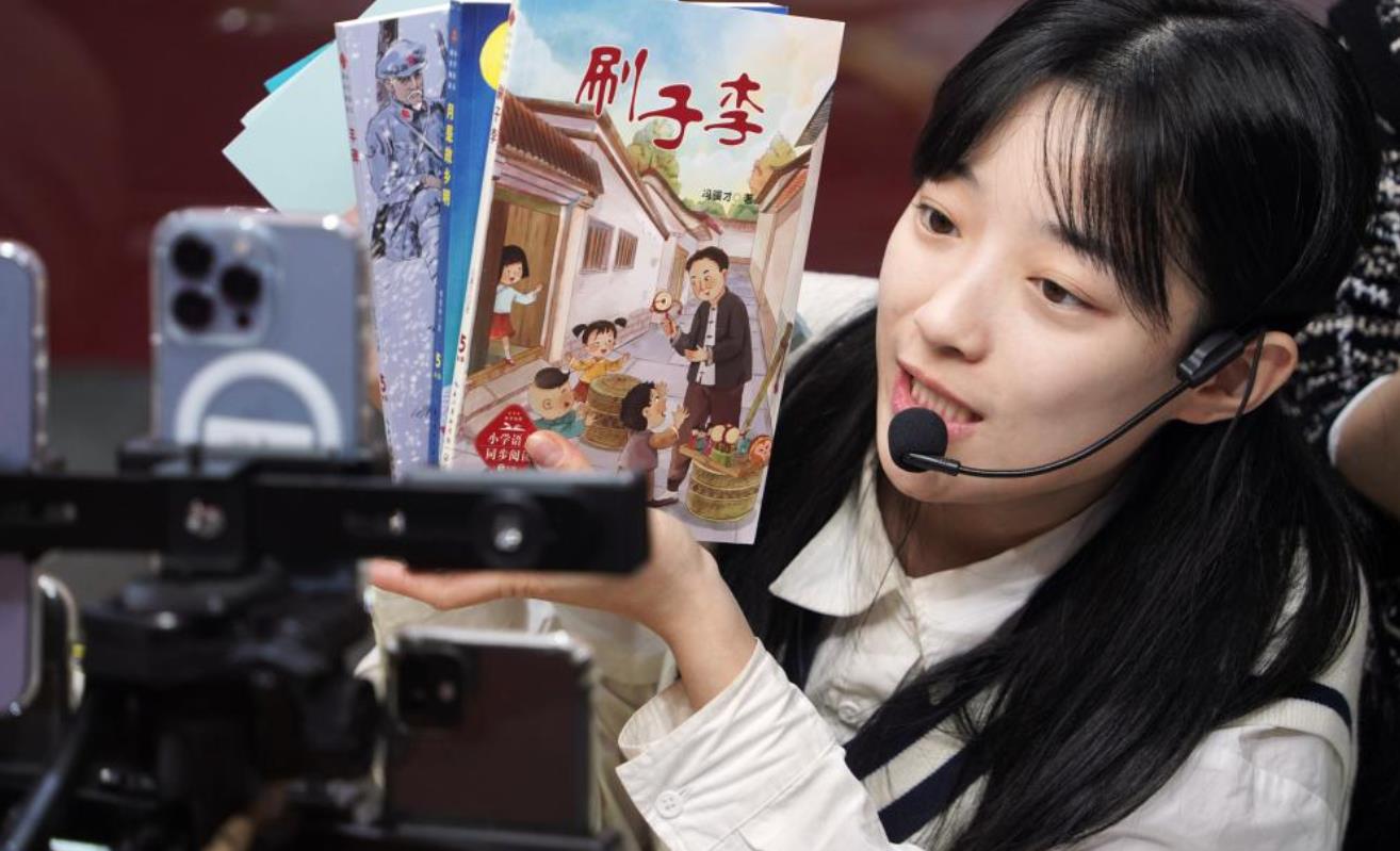 代表委員談文學“直播熱”:助力全民閱讀走向深入
