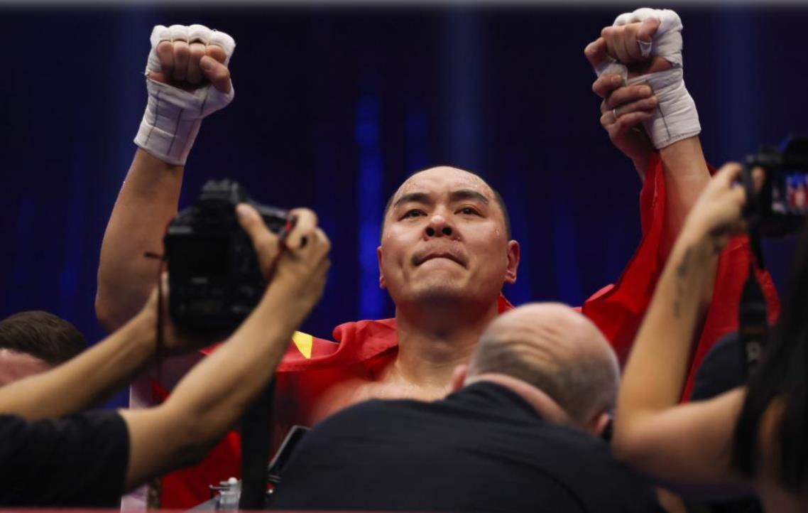 中國“拳王”張志磊KO維爾德取勝