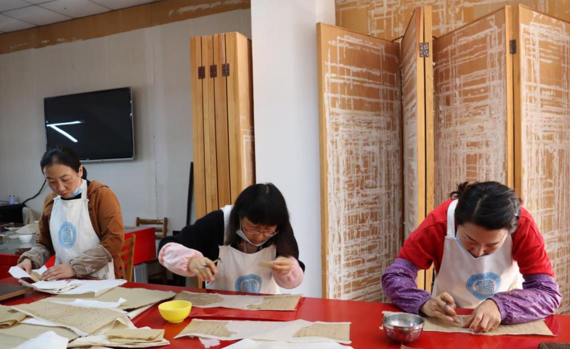 云南近13萬葉珍貴古籍在搶救性保護中獲新生