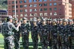 陜西省志丹縣人武部組織 龍崗實驗中學初一新生軍訓