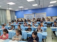 江西玉山縣四股橋中心小學開展語文“同課異構”教研活動