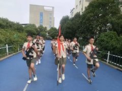 【少年軍?！繉W校操場上的“國防課堂”